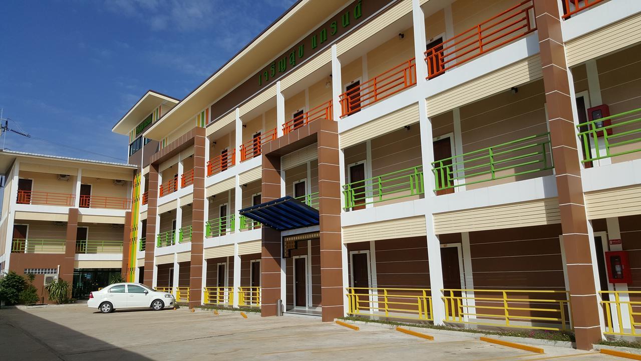 Charoensuk Grand Hotel Kabin Buri Экстерьер фото