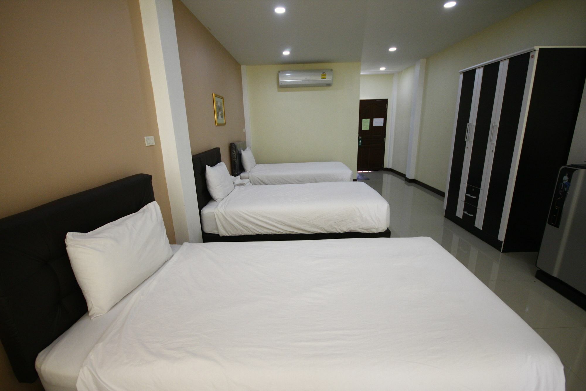 Charoensuk Grand Hotel Kabin Buri Экстерьер фото