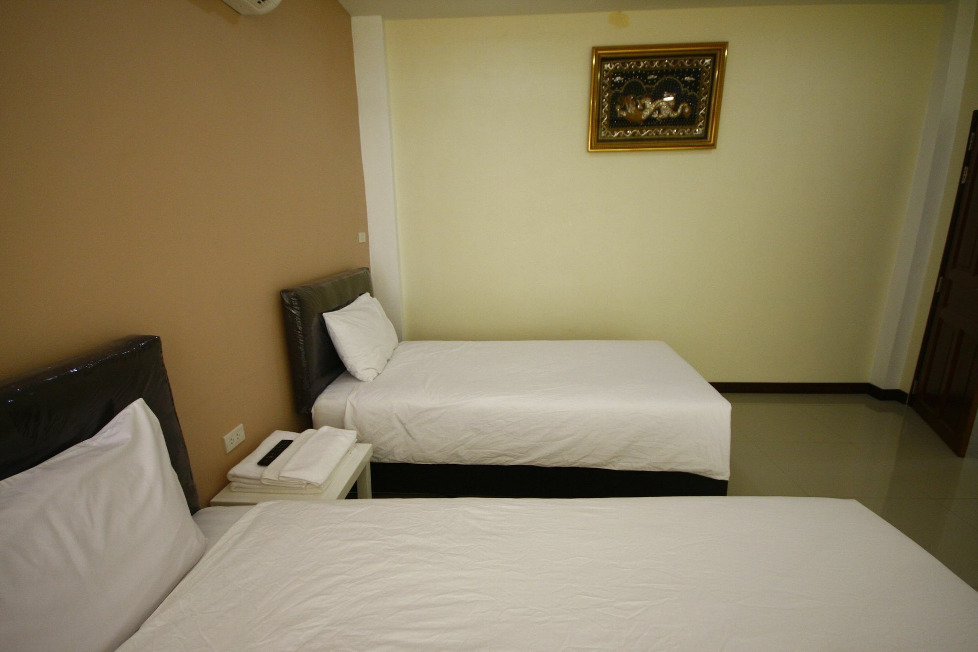 Charoensuk Grand Hotel Kabin Buri Экстерьер фото